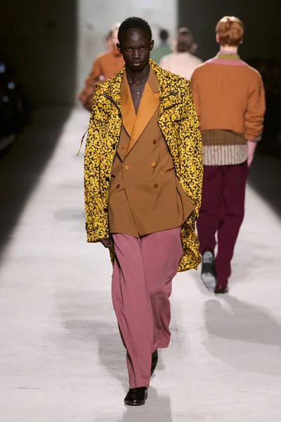 Look 24